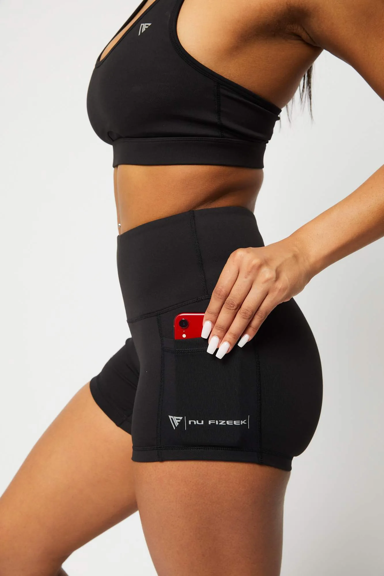 ESSENTIAL SHORTS - BLACK