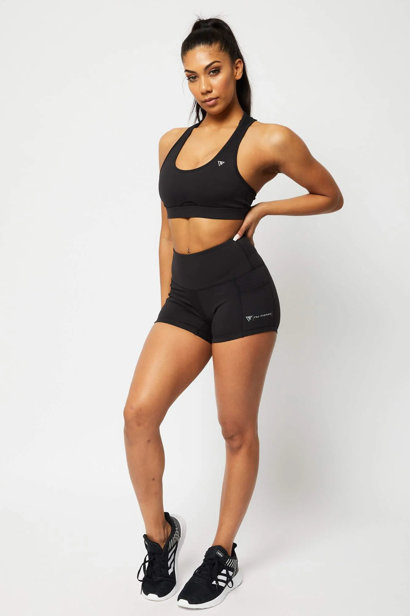 ESSENTIAL SHORTS - BLACK
